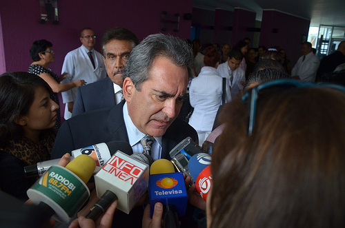 Una irresponsabilidad tensar las elecciones: Carlos Lozano