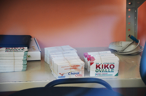 Encuentran propaganda del PRI y MC en domicilio donde se lavaba dinero