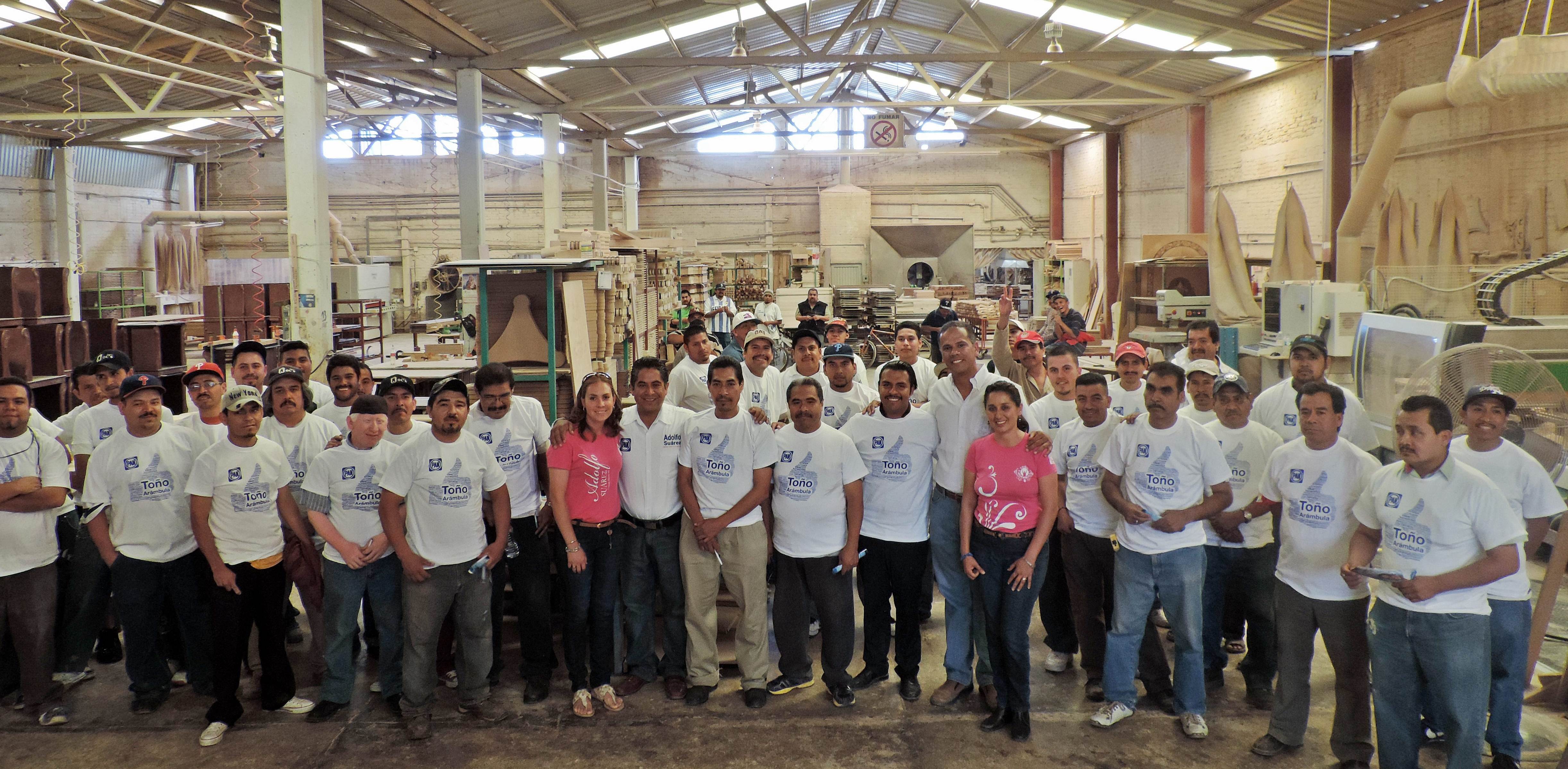 Fabricante de muebles reitera apoyo a Antonio Arámbula