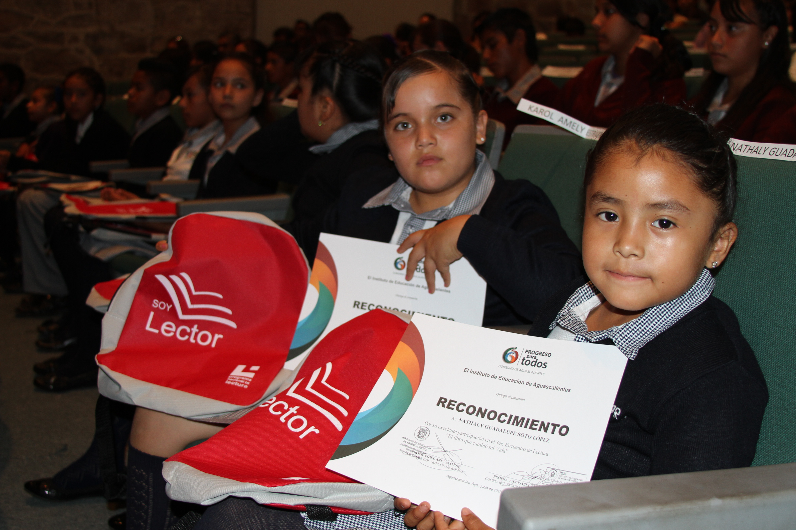 Instituto de Educación premió a participantes de El libro que cambió mi vida