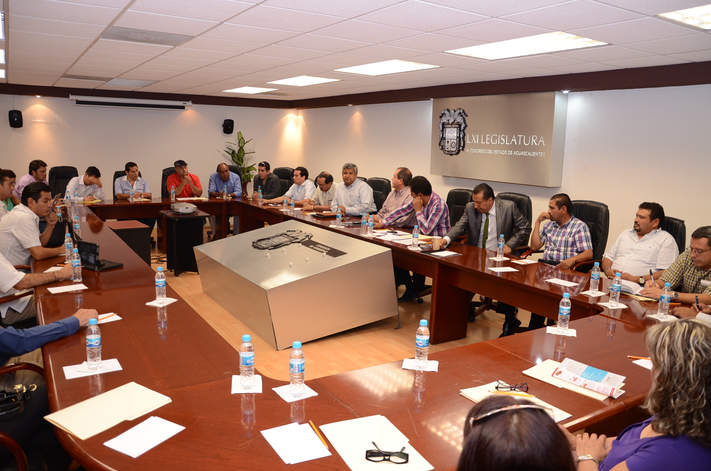 Recibe Comisión de Gobierno a condóminos de Expoplaza