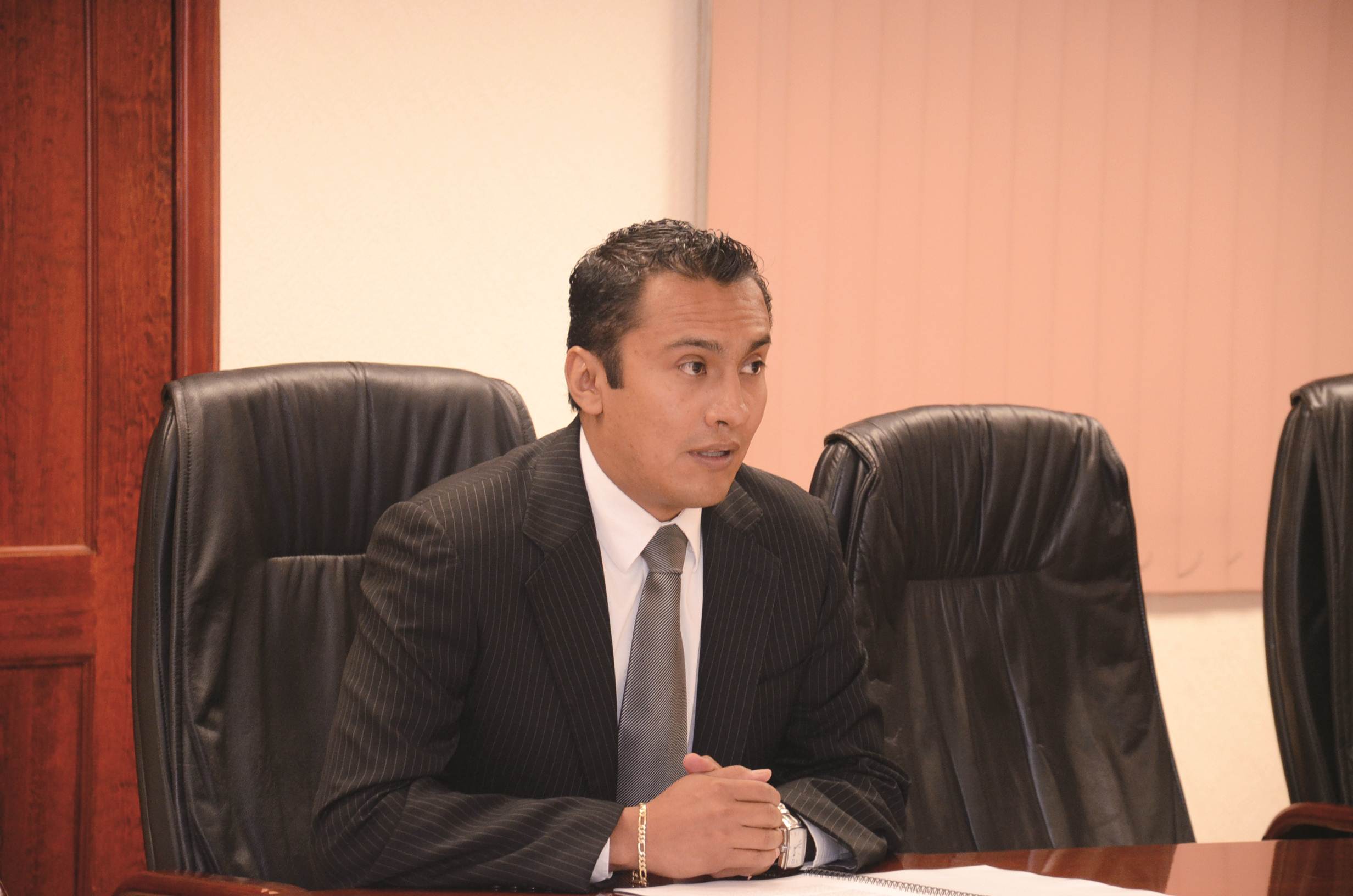 Entrevistaron a dos de los aspirantes a ocupar el cargo de contralor del IEE