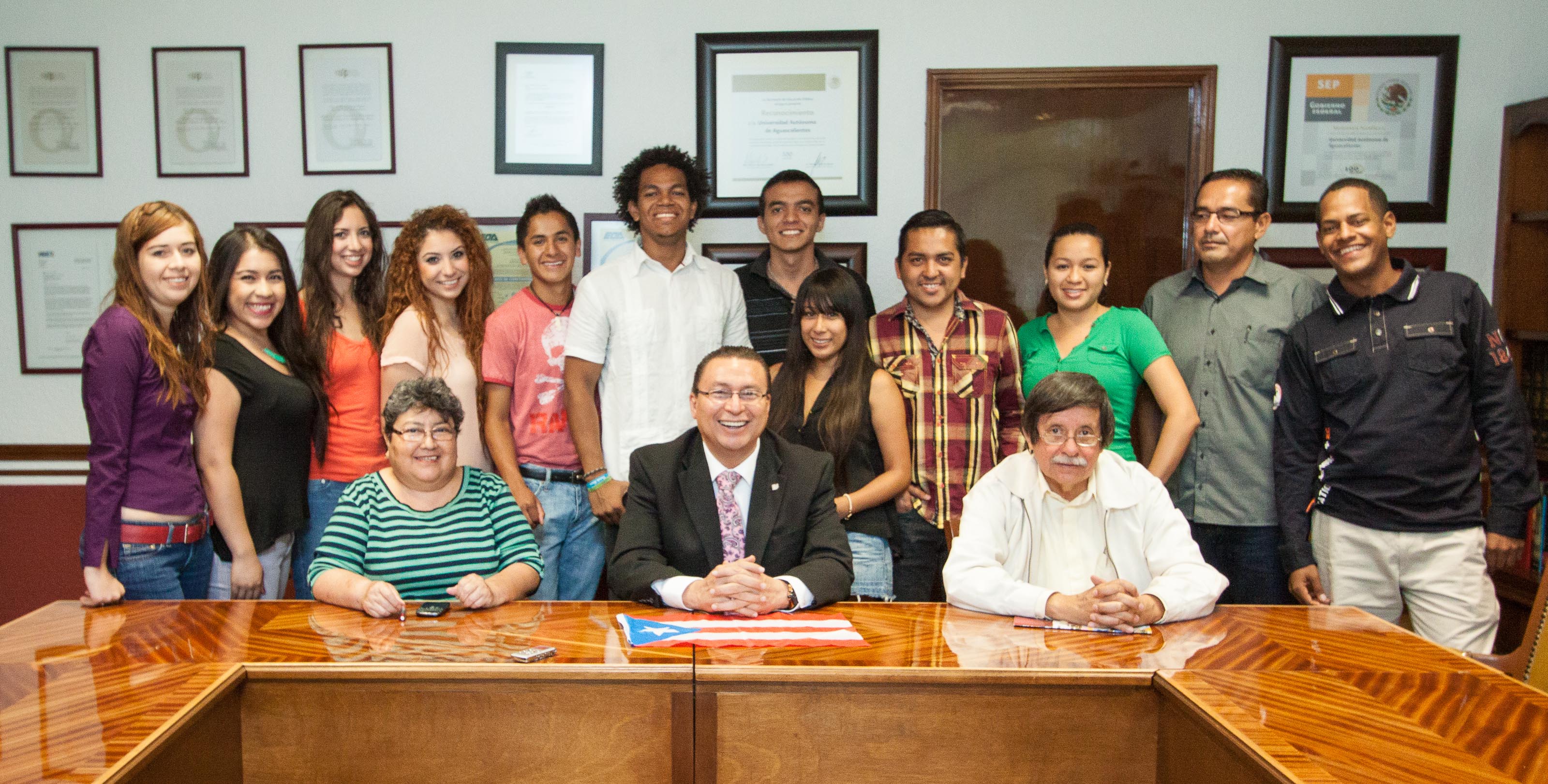 Recibe el rector Andrade Cervantes a estudiantes de movilidad
