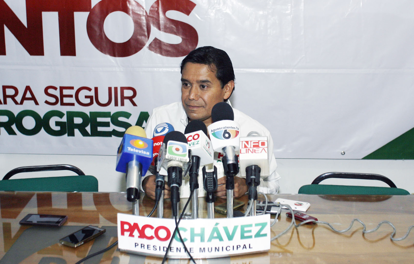 No está en venta la plaza, advirtió Francisco Chávez