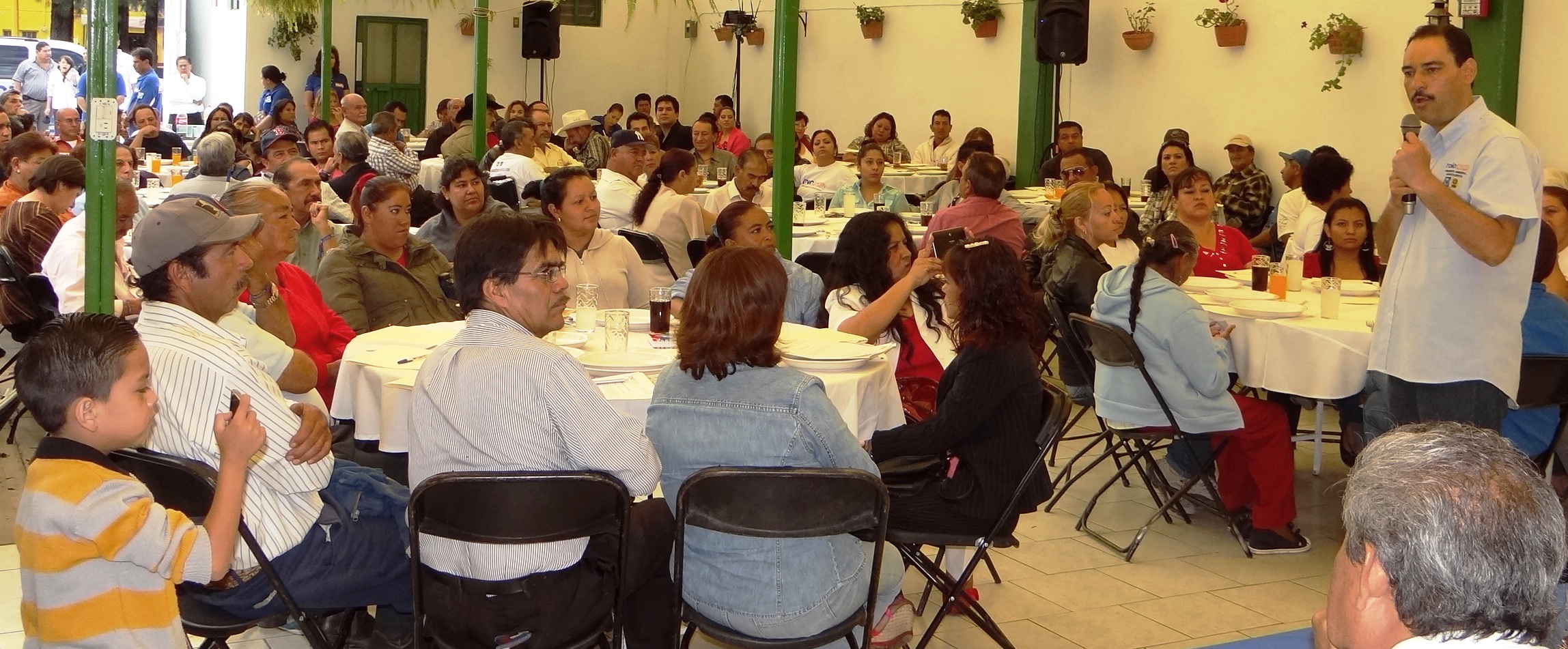 Antonio Martín del Campo se reúne con organizaciones civiles y liderazgos de colonias populares