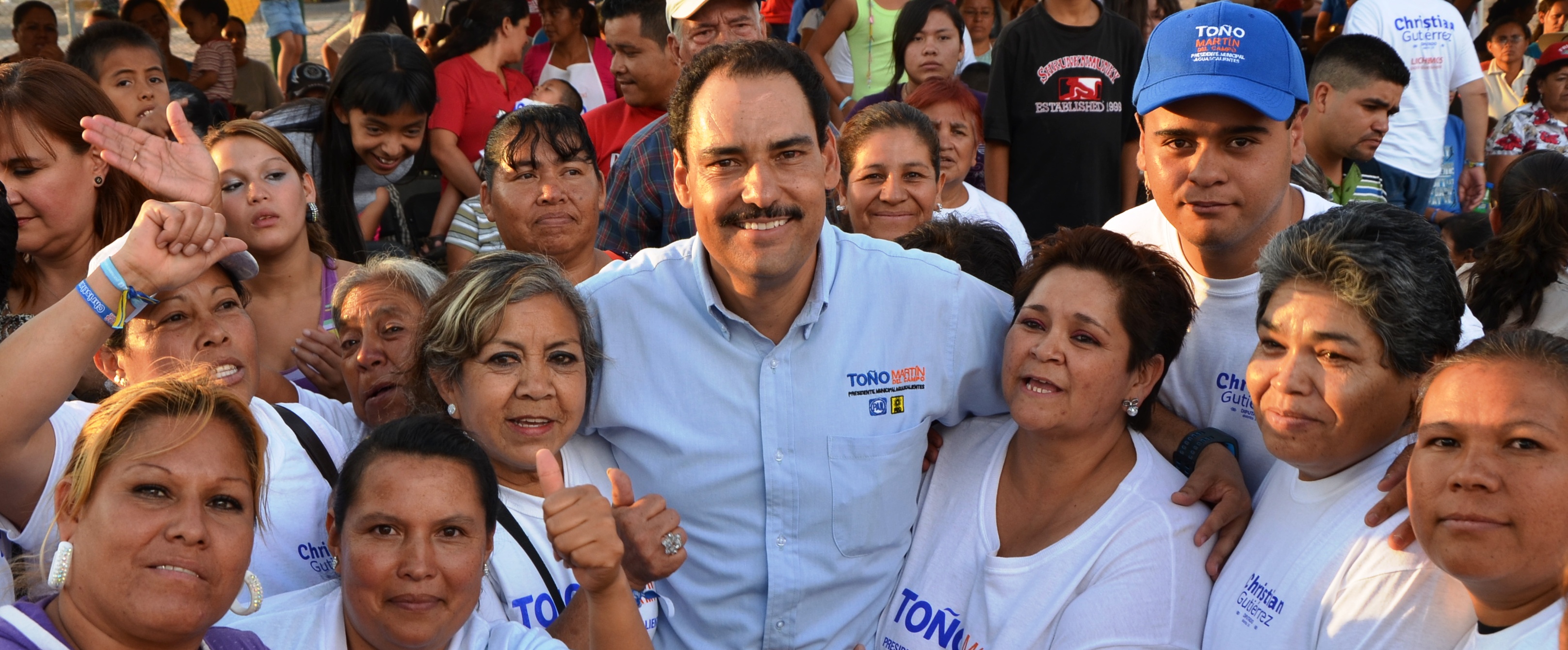 Martín del Campo se declara cinco puntos arriba en las encuestas