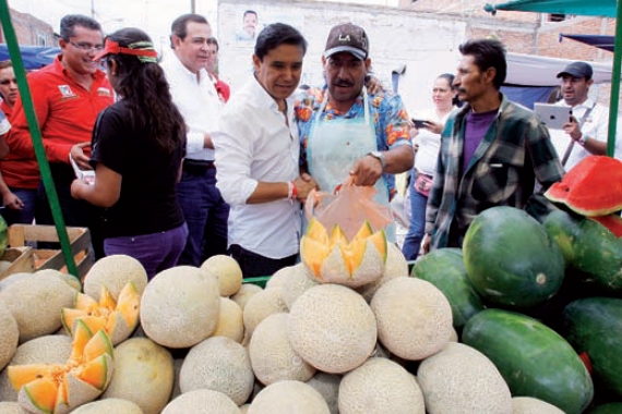 Francisco Chávez visita fraccionamientos El Riego y Rodolfo Landero