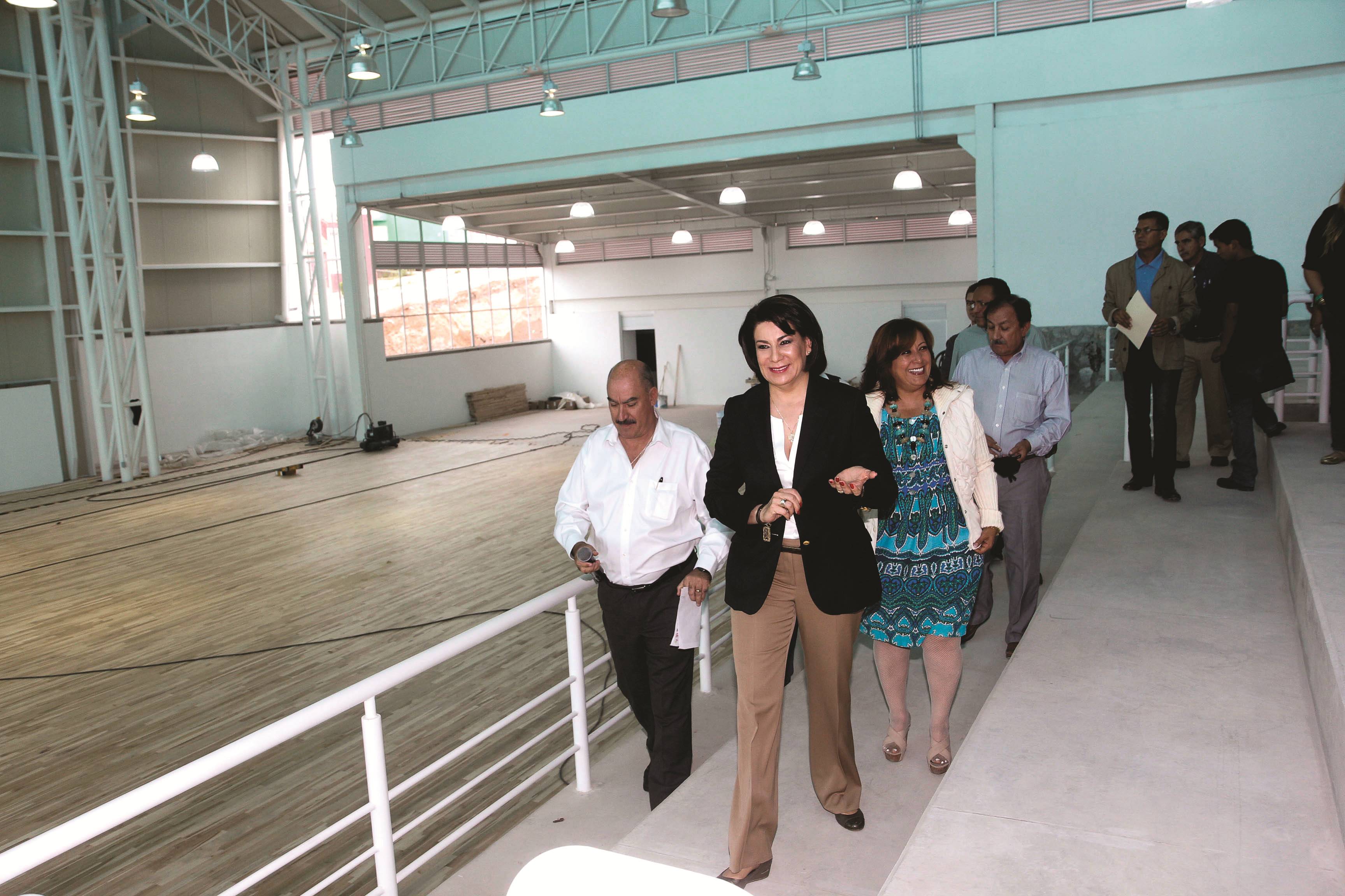 Supervisan construcción del auditorio multidisciplinario en la Línea Verde
