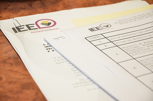 ¿Cómo se asignan los cargos de representación proporcional?