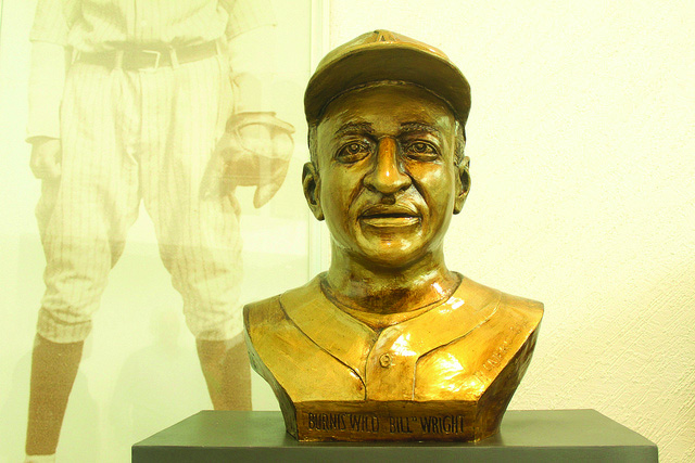 Burnis Wild Bill en el Salón de la Fama del Beisbol del parque Alberto Romo Chávez