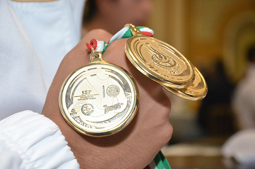 Pisar fuerte para poder alcanzar lo más alto, pide gobernador a deportistas