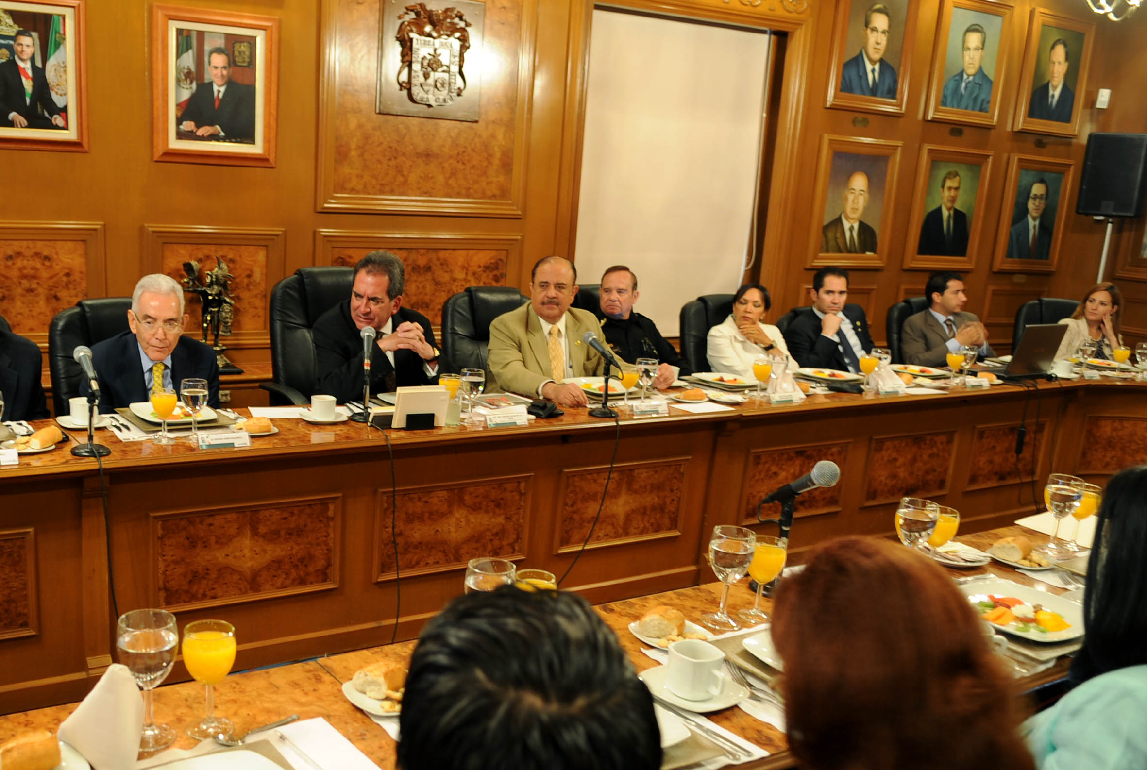 Monopolizarían el gobernador y su Gabinete los proyectos de mejora regulatoria empresarial