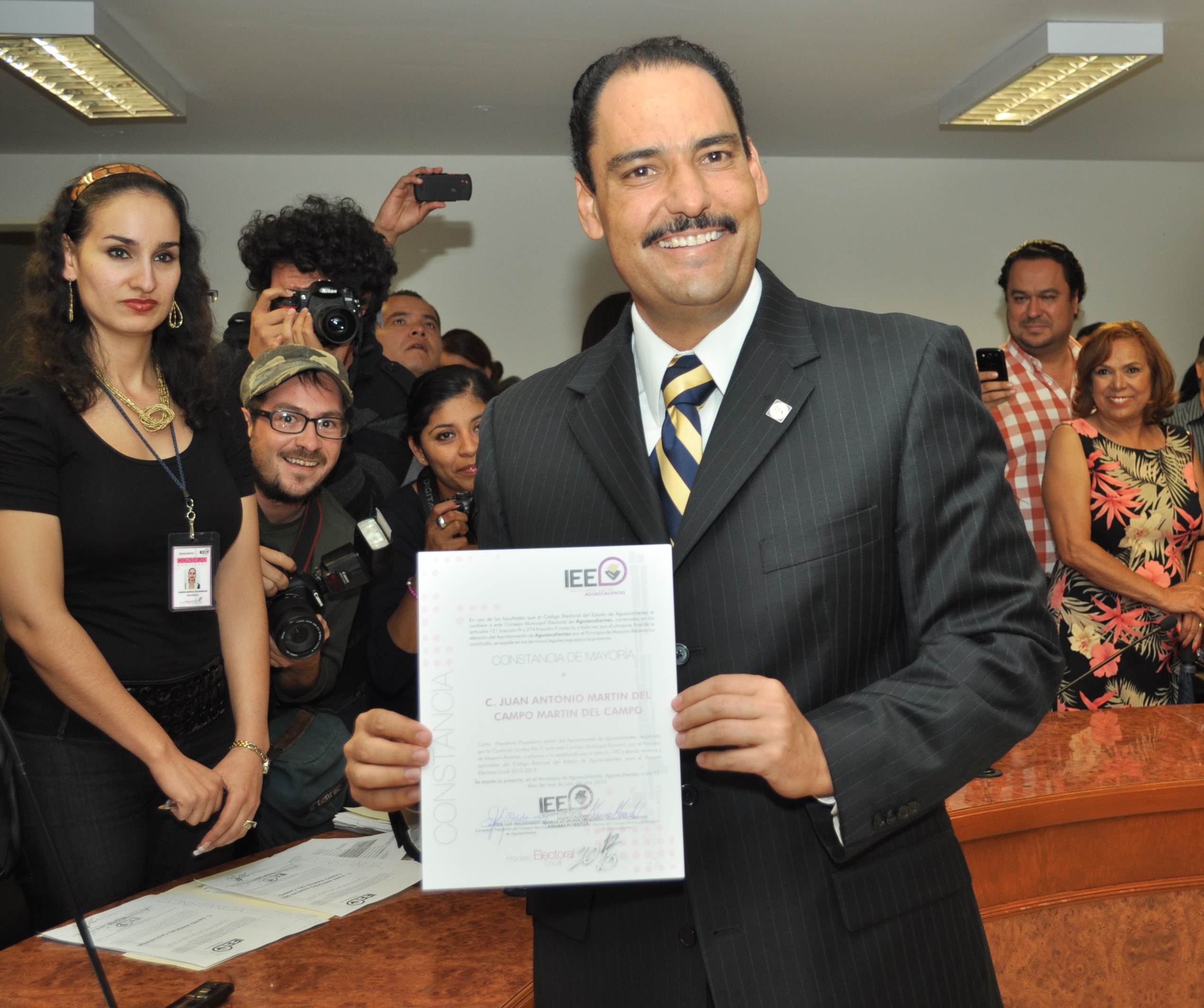 Recibe Martín del Campo constancia de presidente municipal electo