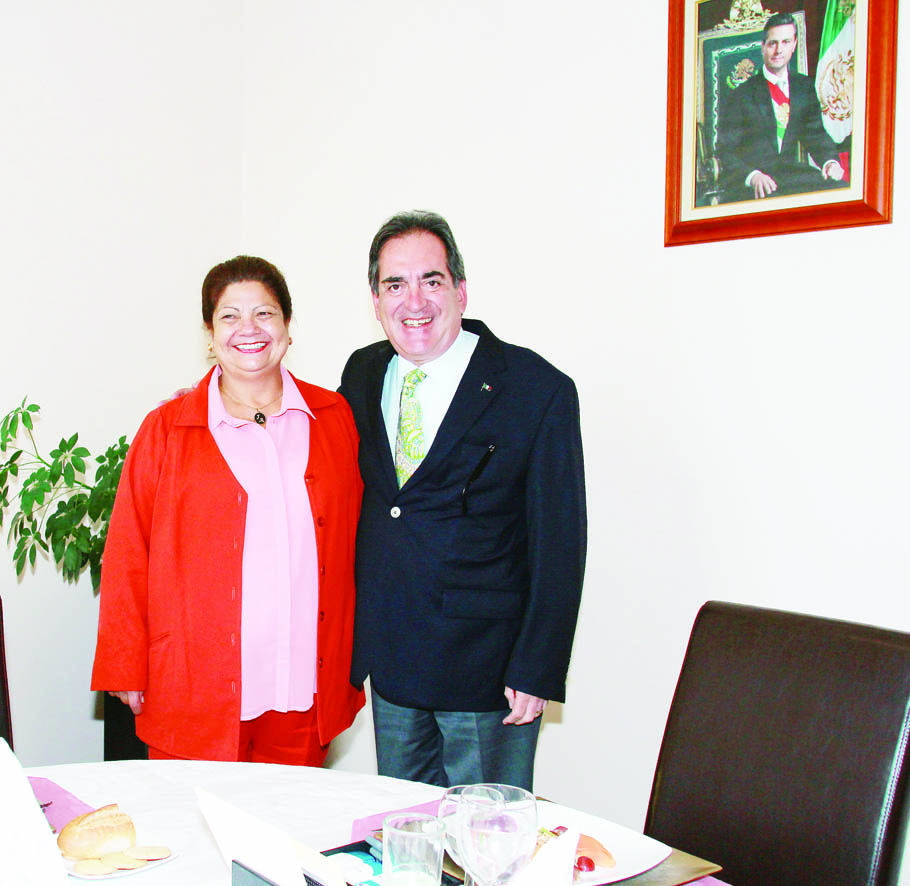 Recibe el gobernador a dirigente magisterial