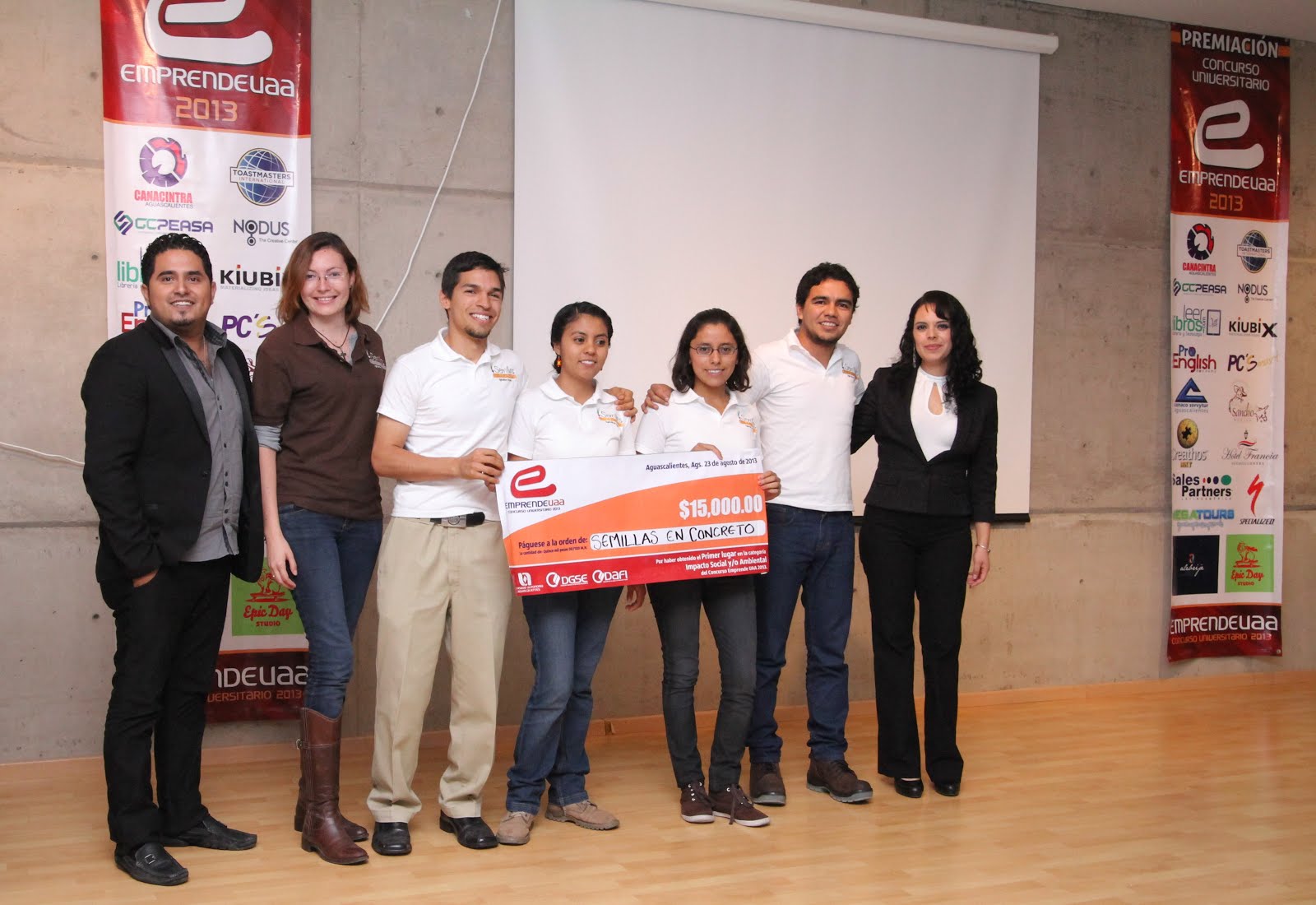 Se realizó la premiación del Concurso Universitario EmprendeUAA