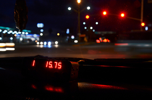 Investigan el mal servicio de choferes de autobuses y taxis