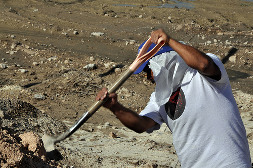 Concesionarios de obra bloquean camino con 300 años de antigüedad