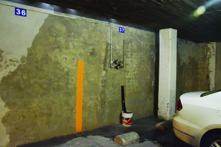 Fuga de agua desde hace casi un mes, sin tener respuesta de CAASA o CCAPAMA