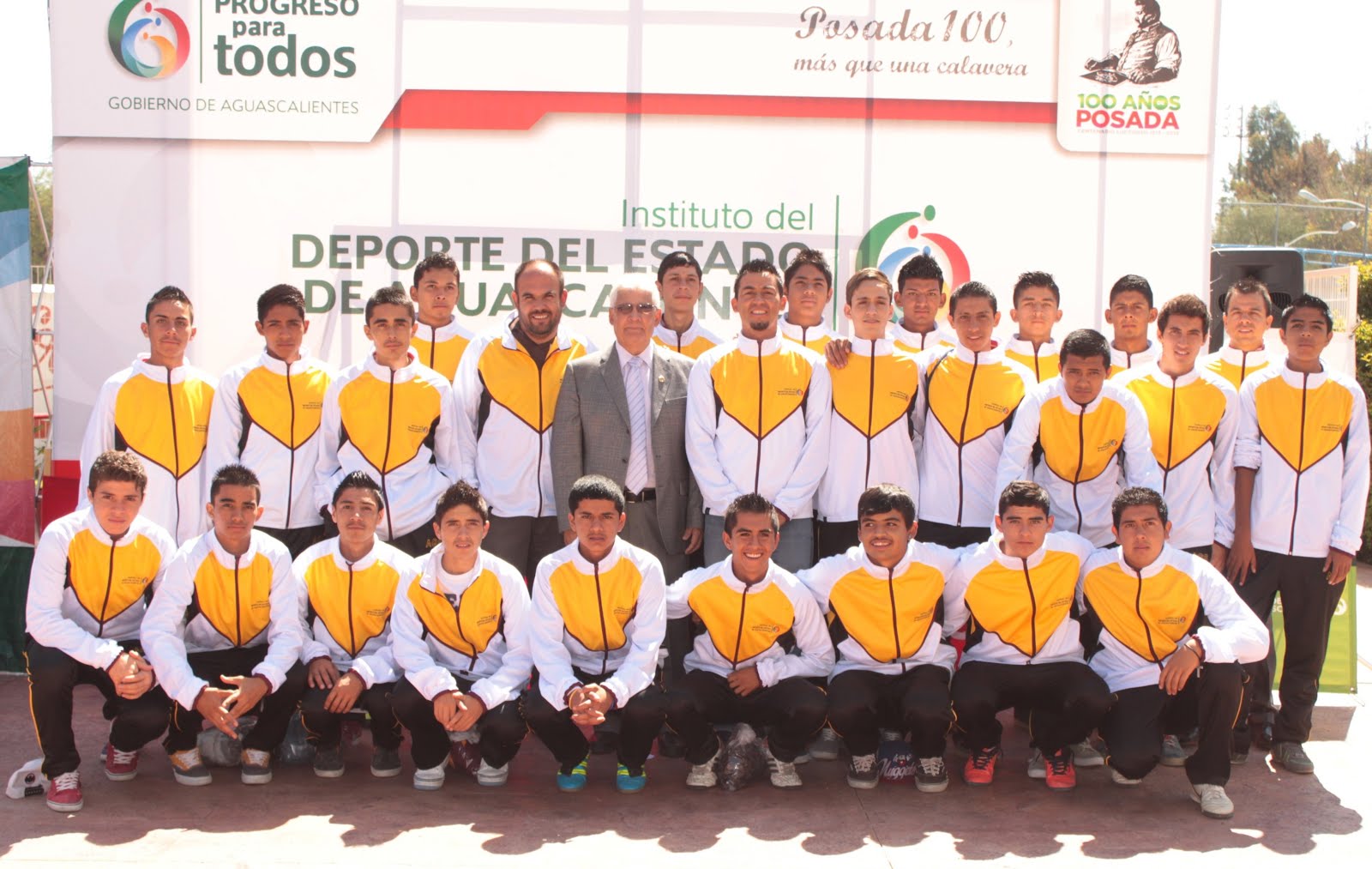 Abanderan a delegación que participará en los Juegos Nacionales Populares