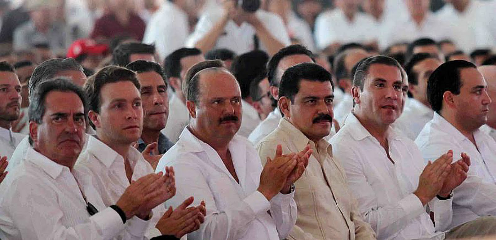 Asiste Lozano de la Torre a Informe de Gobierno en Campeche