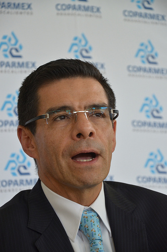 Emprendedores solicitan 22 mil millones; hay menos de 4 mil