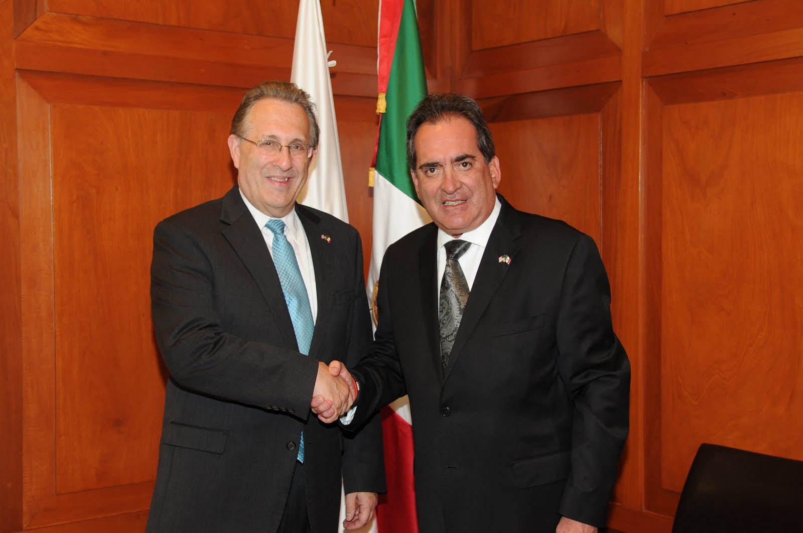 Recibió Carlos Lozano al embajador Anthony Wayne