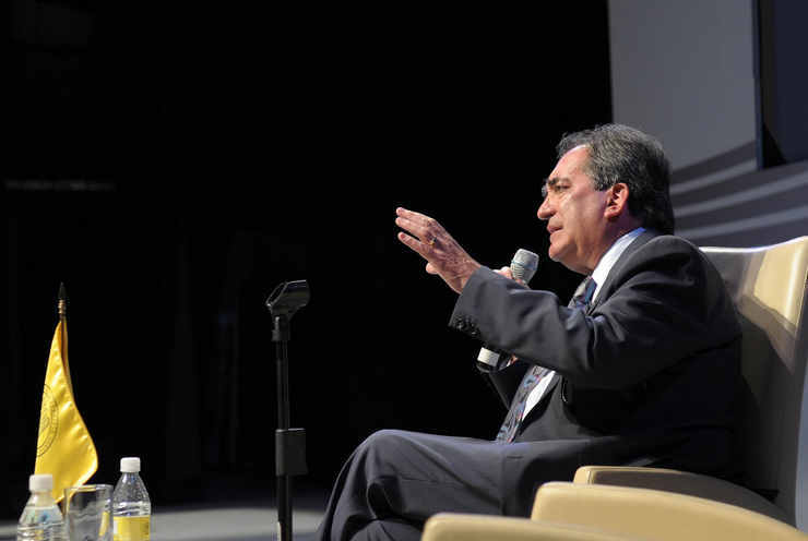 Dicta el gobernador Lozano conferencia en universidad de Monterrey