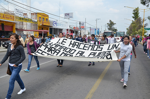 Normalistas marchan en contra de la Reforma Educativa