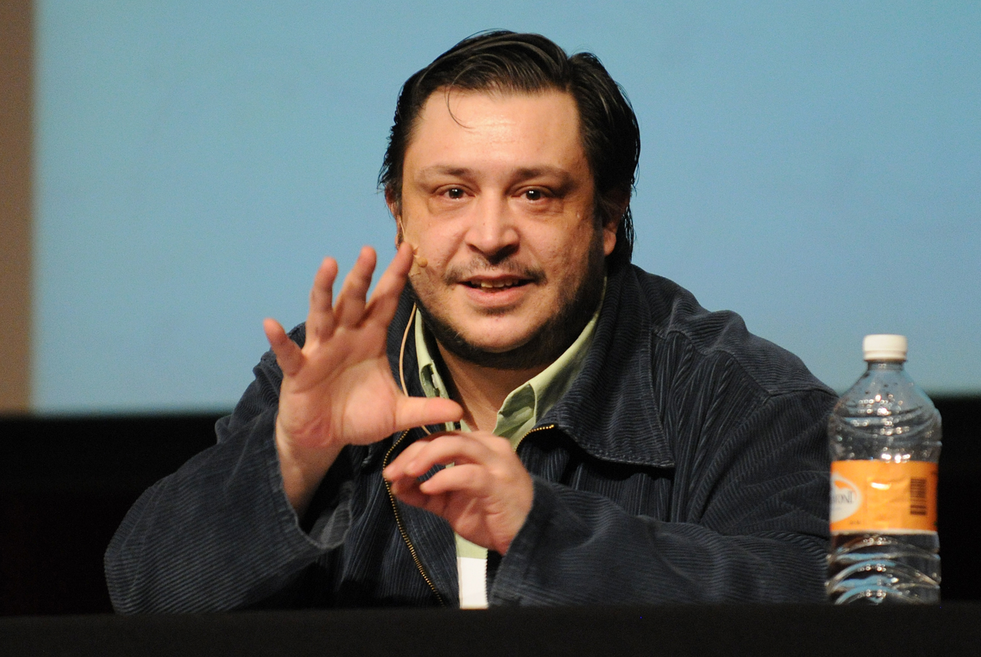 La tecnología está destrozando nuestra concentración como lectores: Hernán Casciari