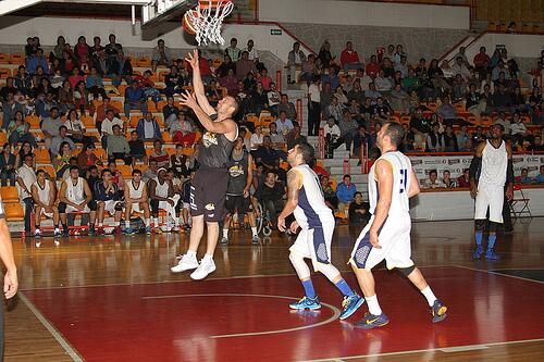 Panteras venció en “La Cueva” a Abejas 86-79