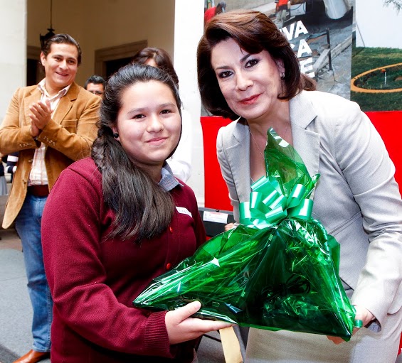 Respalda el gobierno capitalino a estudiantes con discapacidad y de escasos recursos