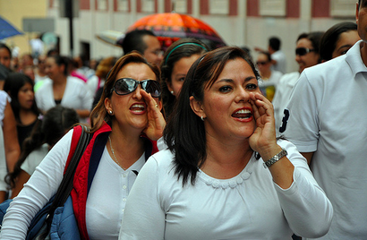 Organizan amparos colectivos contra la Ley del Servicio Profesional Docente