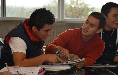 Universitarios organizan foro de discusión de la Reforma Energética