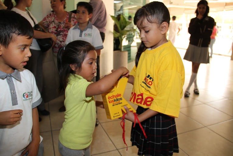 Inicia Campaña de Boteo Un Kilo de Ayuda