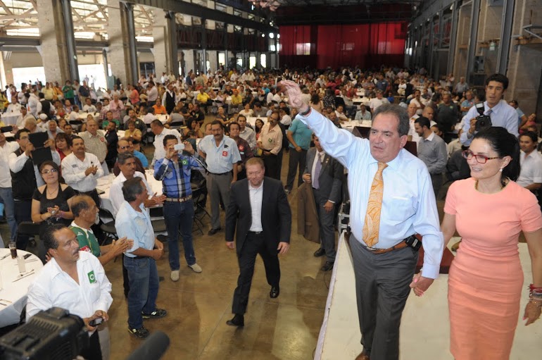 Aprovechan ceremonia para poner al tanto sobre las cuentas públicas