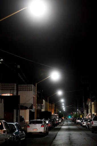 Renuevan alumbrado público en Santa Elena, Las Américas y la colonia Las Flores