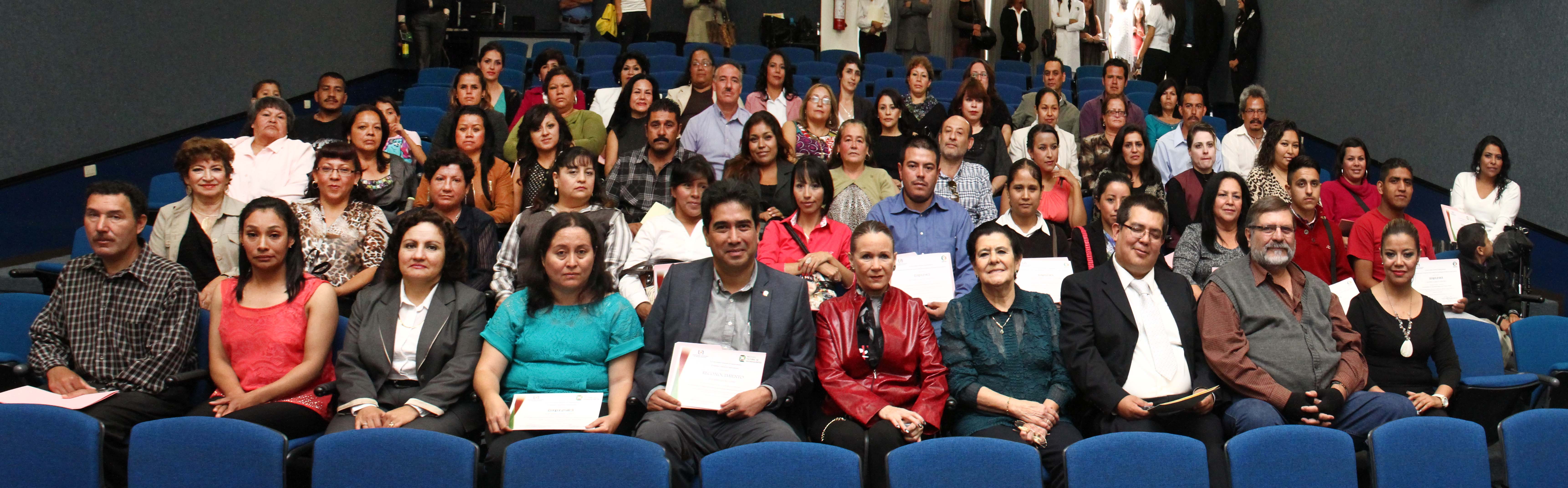 Capacitación a bibliotecarios y encargados de Casas de Ciencia para reducir la brecha digital