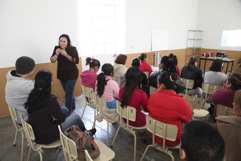 Indígenas reciben capacitación en elaboración de dulces típicos