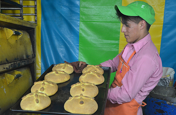 Ofreció Servicios Públicos Pan de Muerto en los panteones municipales