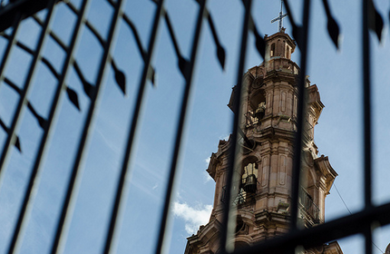 Tensión constante en la relación del Estado con la Iglesia