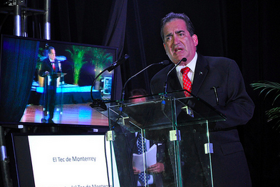 No compito contra gobernadores, compito contra mí mismo: Lozano