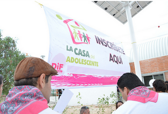 Nissan dona tres vehículos y una ambulancia a la Casa del Adolescente