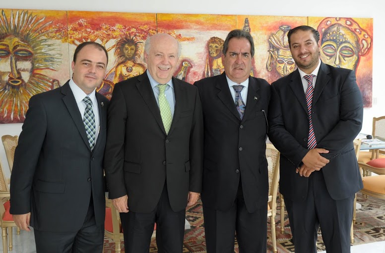 Representantes de la Cámara de la Industria Restaurantera se reúnen con el gobernador