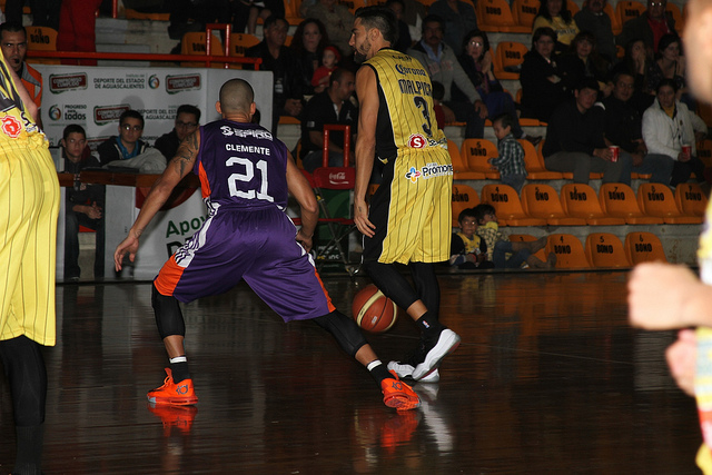 Panteras vuelve a caer en casa 79-94