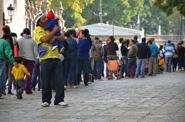 Inaugura DIF estatal Bazar del Juguete en Plaza Patria