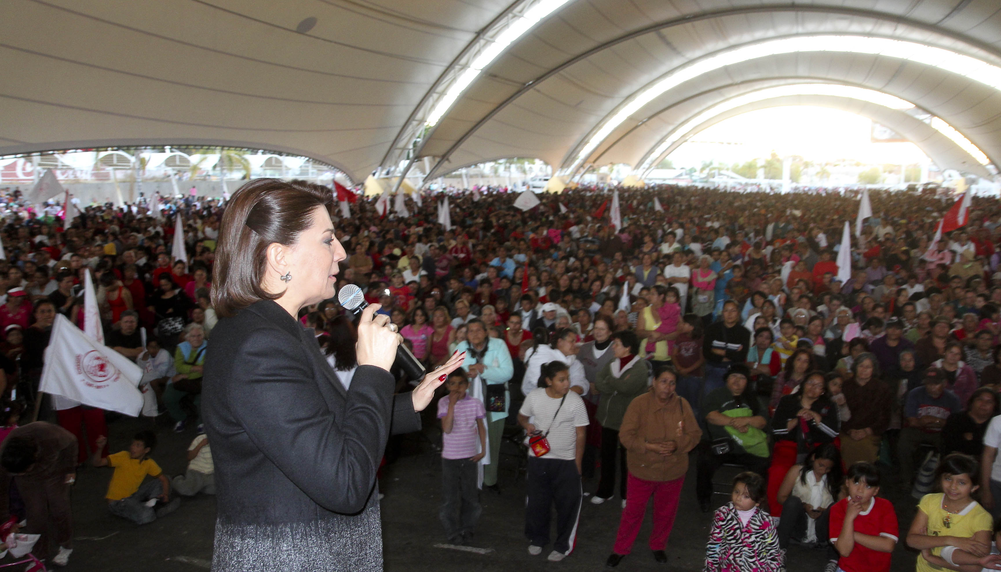 Entregan apoyos de la Gira de Convivencia Navideña al Frente Estatal de Organizaciones Independientes