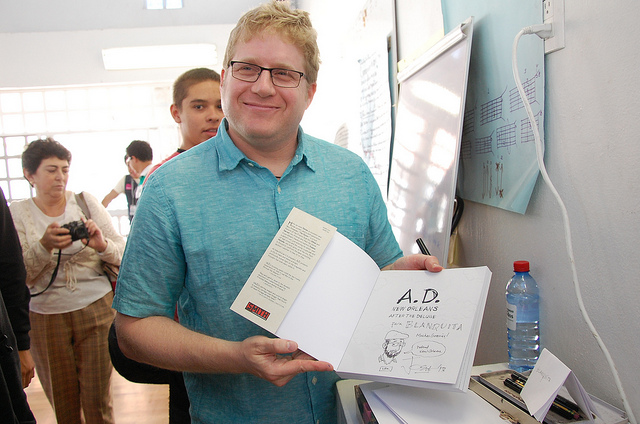 Reciben jóvenes de la Casa del Adolescente taller de cómic con Josh Neufeld