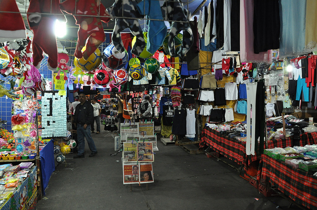 Extremar vigilancia de comercio informal en época navideña: Movimiento Ciudadano