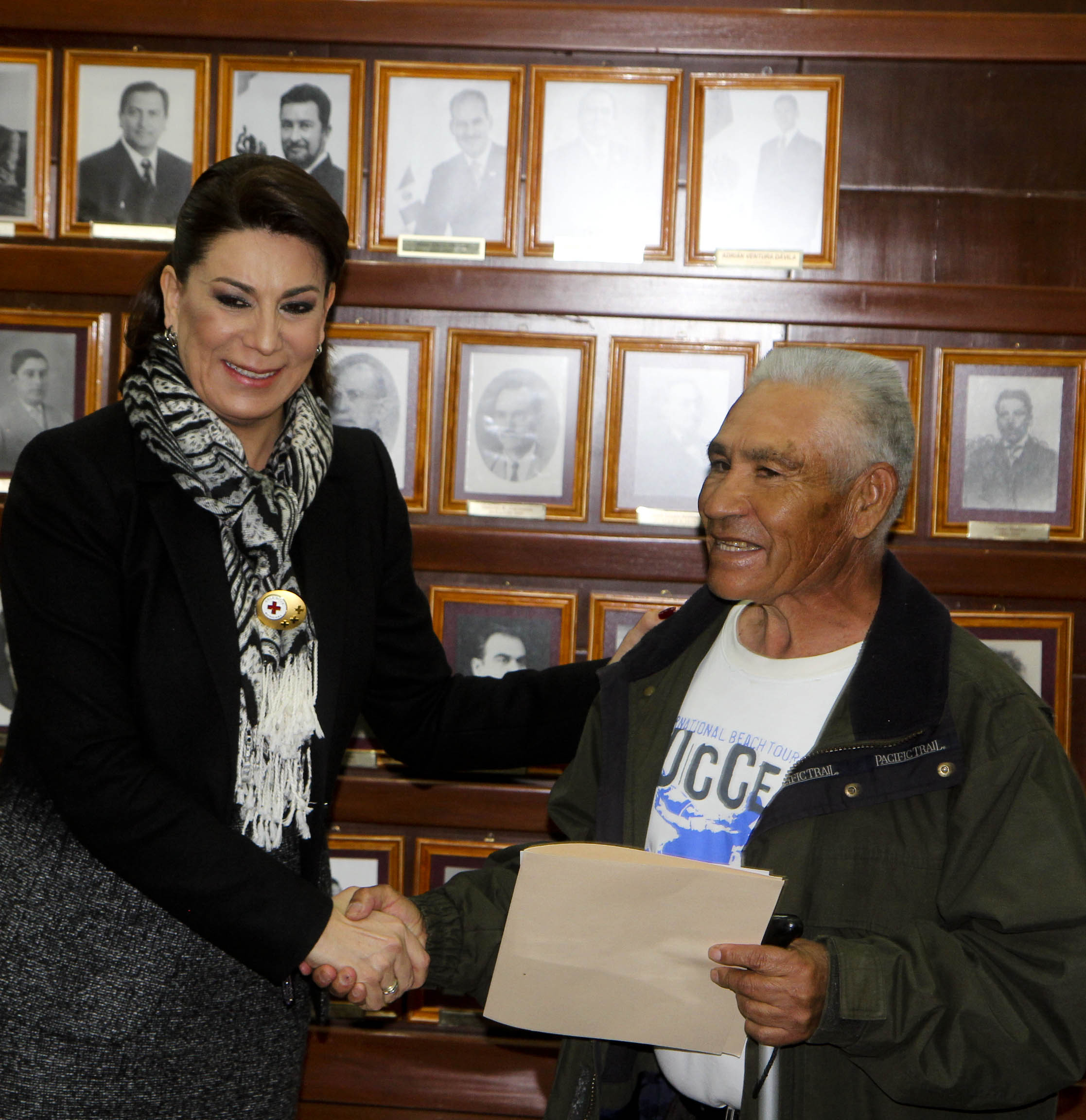 Lorena Martínez entregó apoyo a policías jubilados a través de recursos extraordinarios de Subsemun