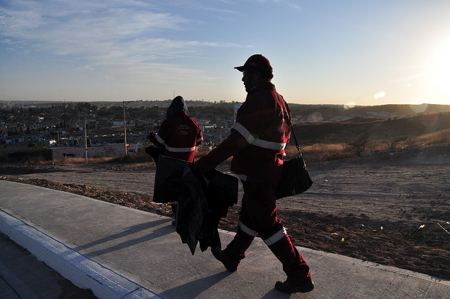 Servicios Públicos no puede prohibirles a trabajadores de limpia que pidan “su navidad” en las casas
